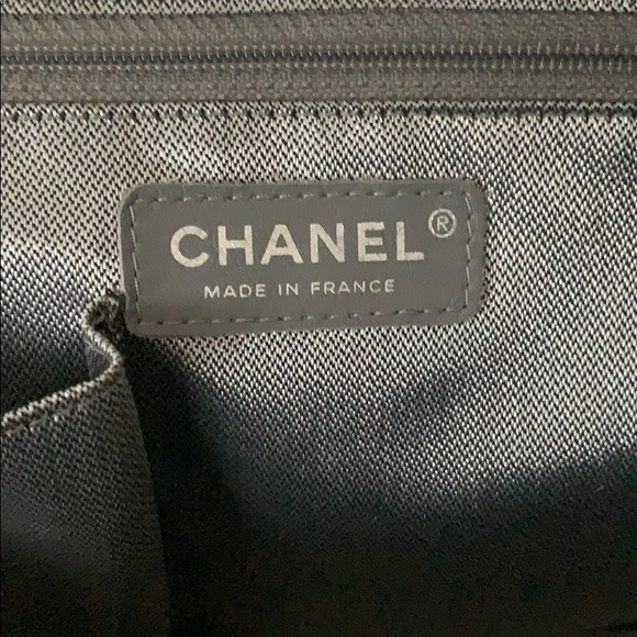Chanel Mademoiselle Camera Bag Vertical Quilted - Picture 5 of 8